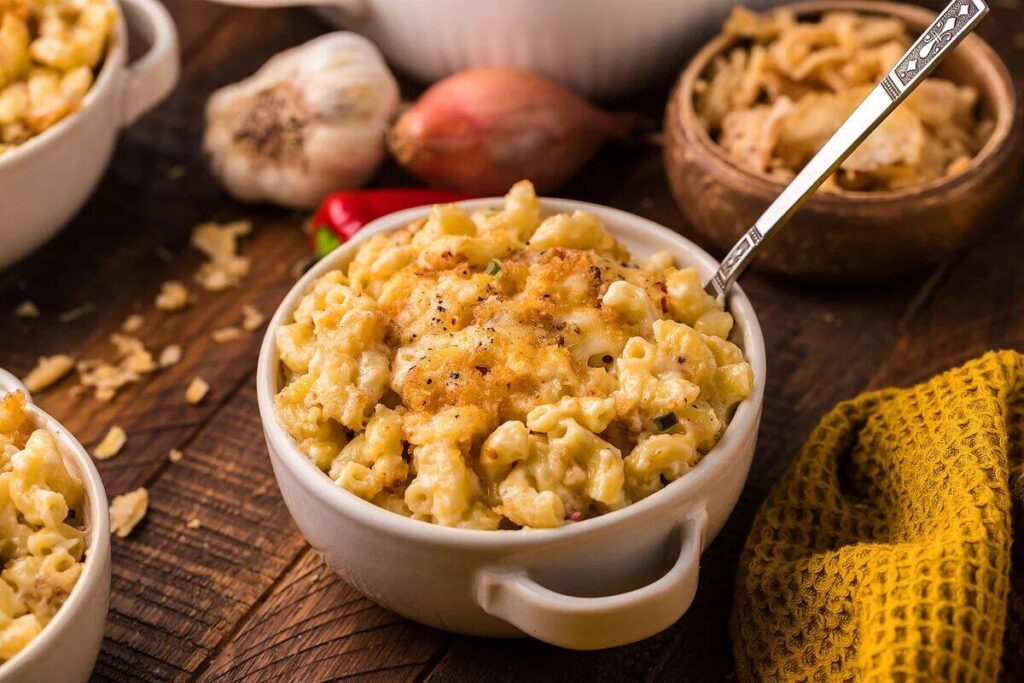 Side view of mac and cheese.